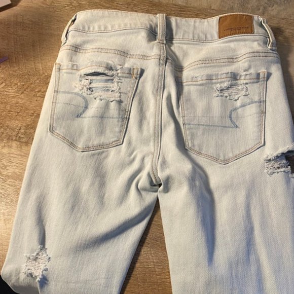 light wash ripped jeans - Picture 2 of 3